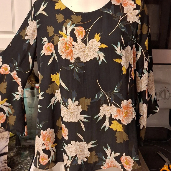 J womens Cato floral 3/4 flare sleeve plus size top 14/16W - Picture 1 of 5